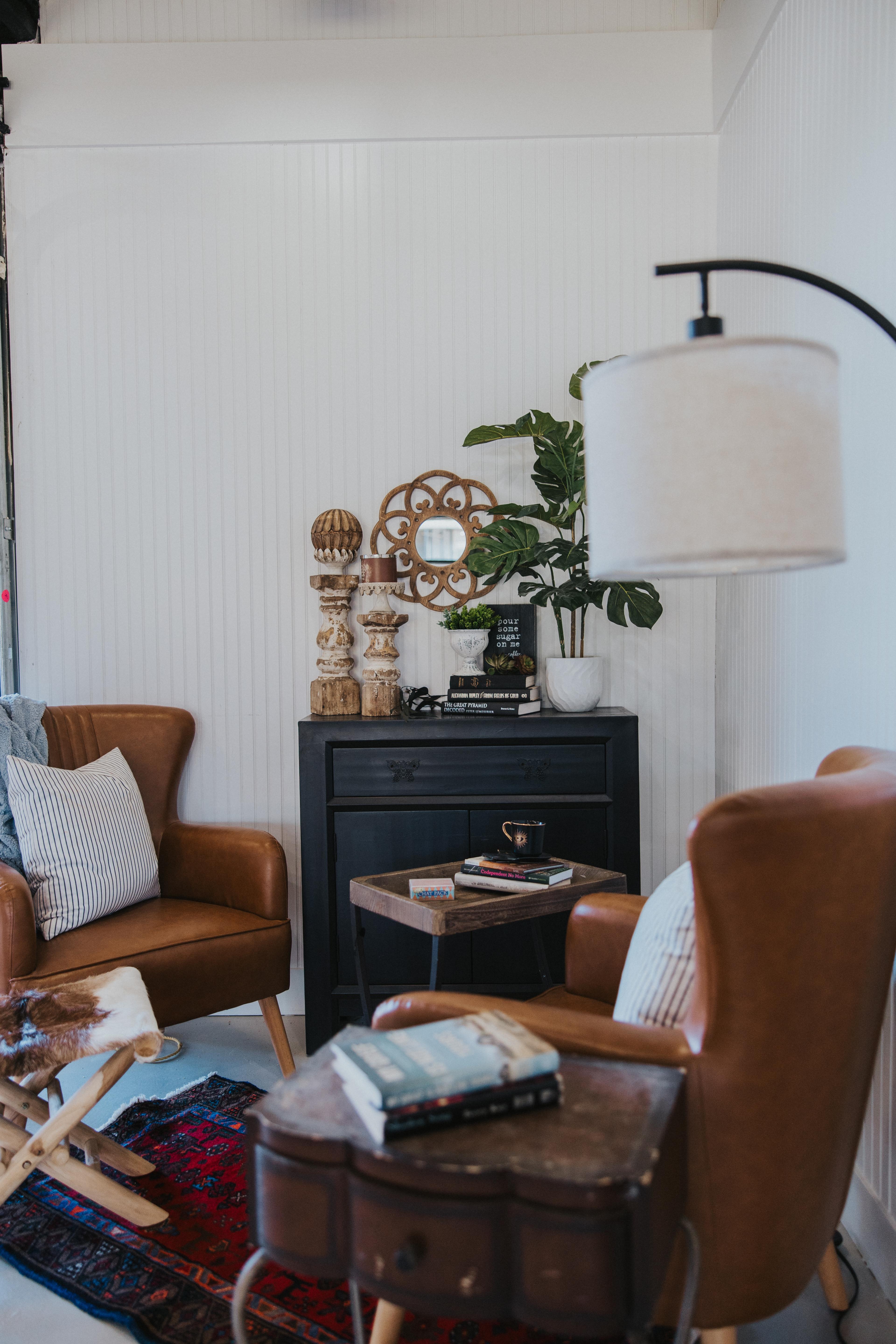 Image of The Twisted Pearl with 'Rent This Space' sign.